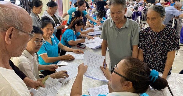 Đề xuất hỗ trợ đóng BHXH bắt buộc, giảm tuổi hưởng trợ cấp còn 70
