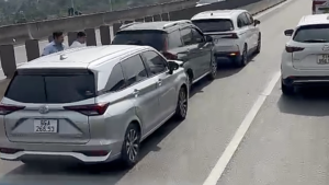 Ba ôtô tông liên hoàn, cao tốc TP HCM - Long Thành ùn tắc 4 km