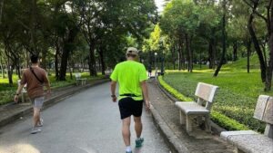 'Đi bộ 10.000 bước mỗi ngày nhưng đùi nhão, hông chảy xệ'