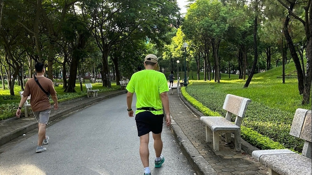 'Đi bộ 10.000 bước mỗi ngày nhưng đùi nhão, hông chảy xệ'