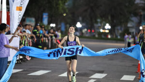 Đoàn Thu Hằng tự viết giáo án, vô địch VnExpress Marathon Quy Nhơn