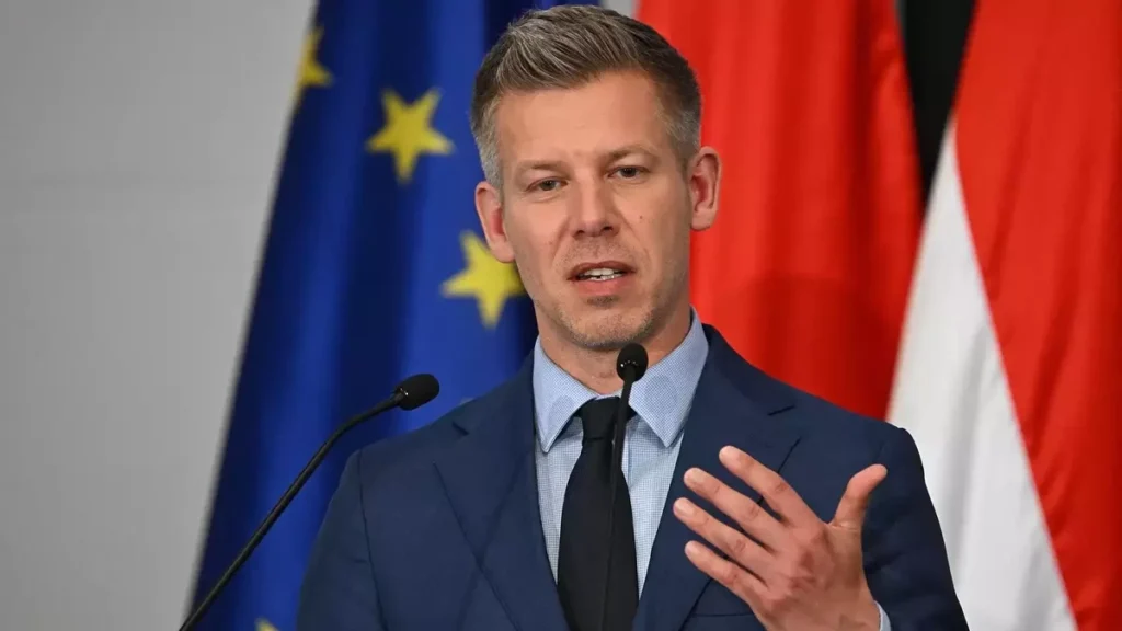 Hungary tước quyền 'bất khả xâm phạm' của Thủ tướng
