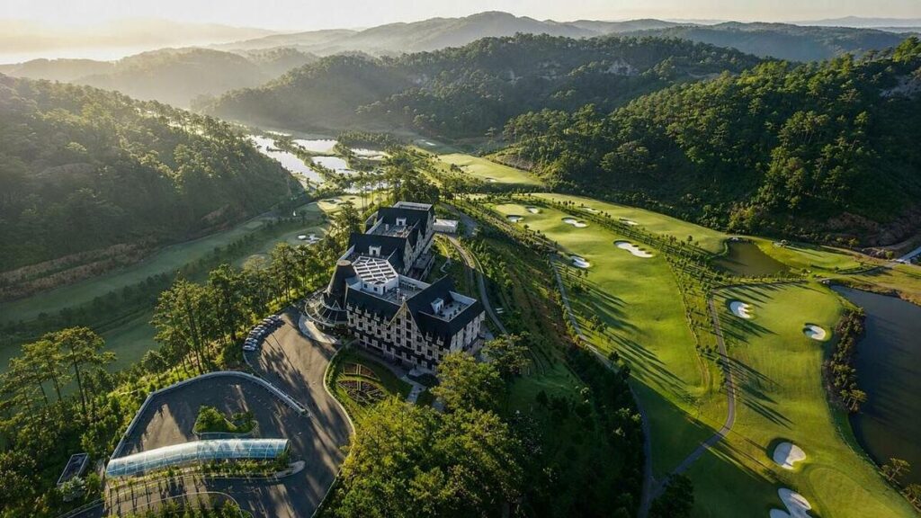 Sam Tuyền Lâm vào top sân golf nghỉ dưỡng tốt nhất