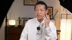 'Thiên tài' Toán học bỏ tu hành, livestream kiếm sống